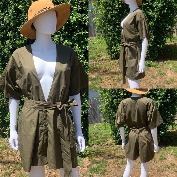 💋NWT Lovers + Friends Plunging Utility Short Romper - Picture 4 of 15